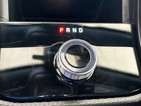 Used 2025 Jeep Grand Cherokee Laredo AWD/4WD image 9