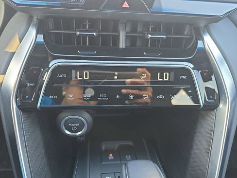 Used 2024 Toyota Venza Limited image 25