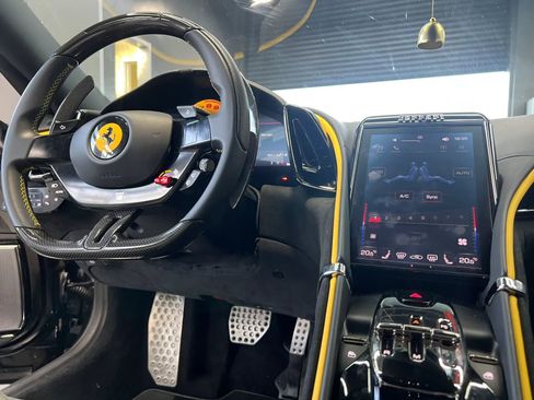 Used 2023 Ferrari Roma RWD image 9
