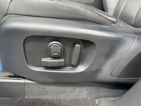 Used 2020 Land Rover Discovery Landmark image 13