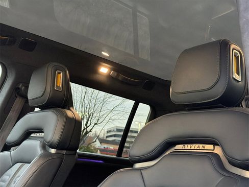 Used 2023 Rivian R1S Adventure image 20