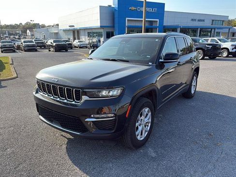 Used 2023 Jeep Grand Cherokee Limited AWD/4WD image 3