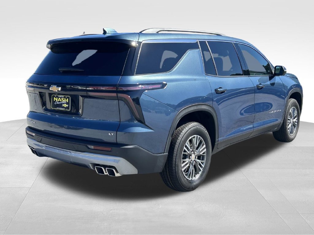Used 2024 Chevrolet Traverse LT w/ Trailering Package FWD image 3