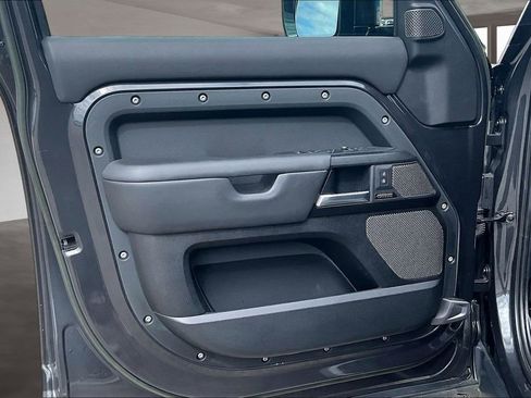 Used 2023 Land Rover Defender 110 V8 image 18
