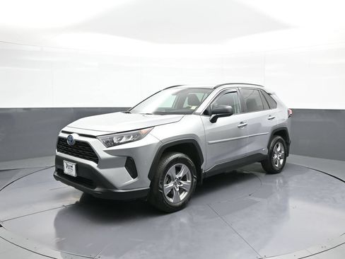 Certified 2022 Toyota RAV4 LE AWD/4WD image 1