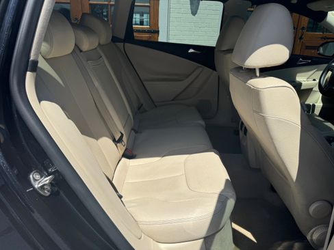 Used 2010 Volkswagen Passat Komfort FWD image 26