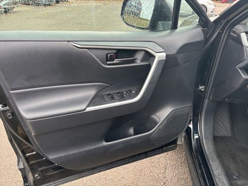Used 2025 Toyota RAV4 LE image 20