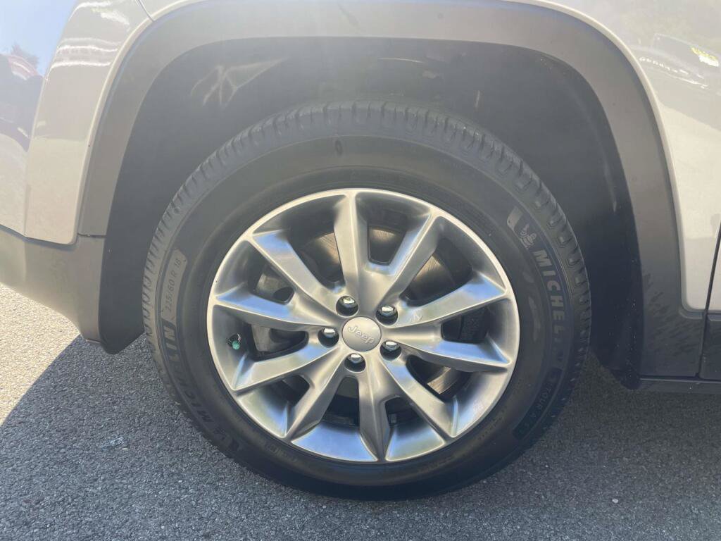Used 2018 Jeep Cherokee Limited AWD/4WD image 14