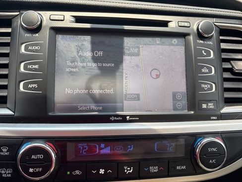 Used 2015 Toyota Highlander XLE FWD image 10