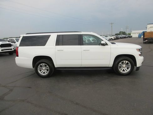 Used 2018 Chevrolet Suburban LT RWD image 5