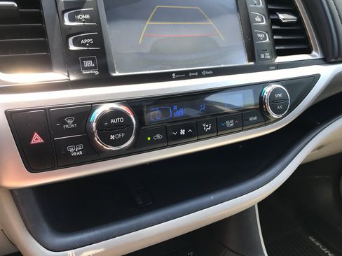 Used 2019 Toyota Highlander Limited AWD/4WD image 22