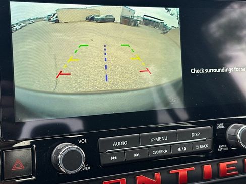 Used 2025 Nissan Frontier PRO-4X AWD/4WD image 23