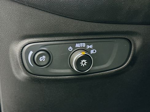 Used 2019 Chevrolet Equinox LT image 16