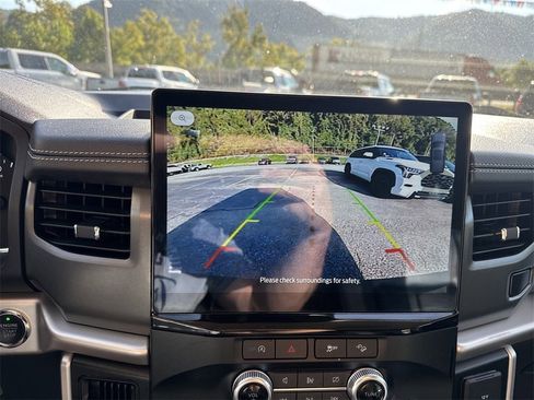 Used 2024 Ford Expedition Max XLT image 27