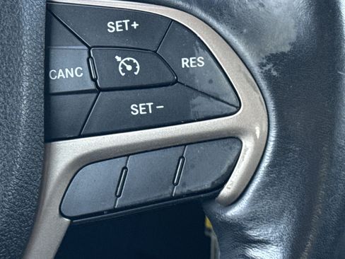 Used 2016 Jeep Cherokee Sport w/ Cold Weather Group FWD image 20