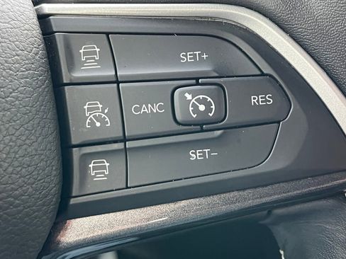 Used 2022 Jeep Grand Cherokee Altitude image 14