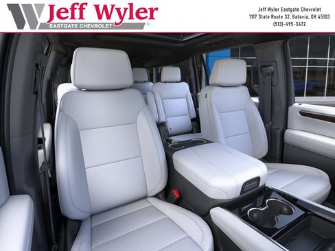 New 2026 Chevrolet Suburban Premier w/ Sun And Tow Package AWD/4WD image 17