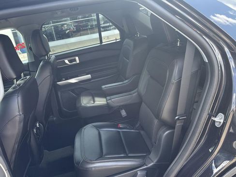 Used 2022 Ford Explorer XLT w/ Equipment Group 202A image 11