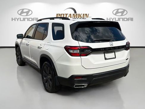 Used 2023 Honda Pilot Sport image 7