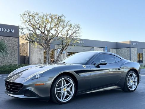 Used 2016 Ferrari California T RWD image 10
