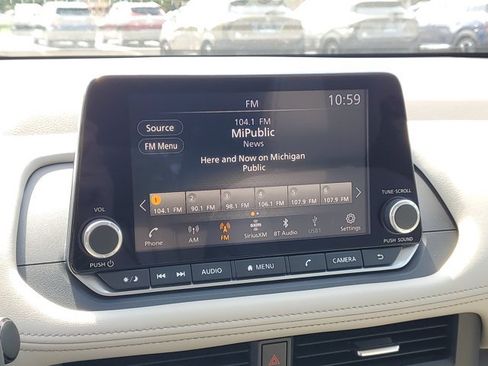 Certified 2025 Nissan Rogue SV w/ SV Premium Package FWD image 15