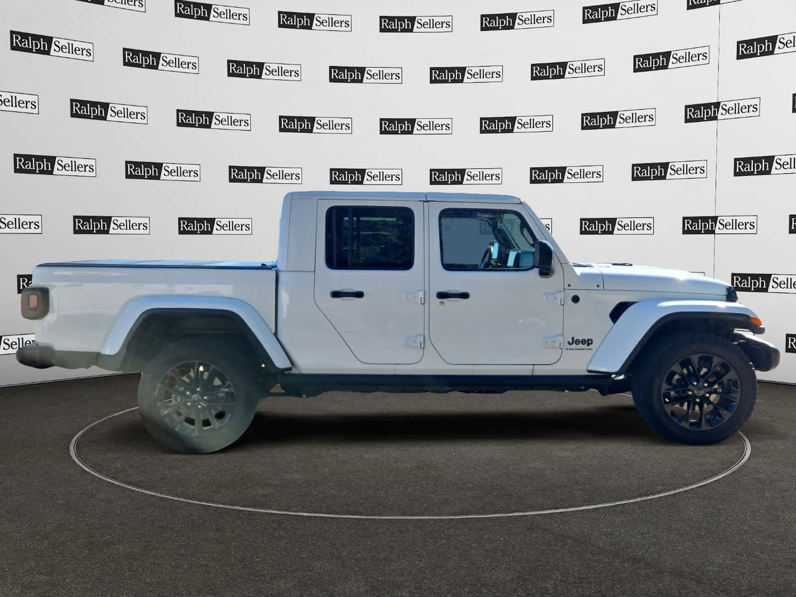 Used 2024 Jeep Gladiator Sport AWD/4WD image 7