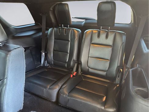 Used 2016 Ford Explorer XLT w/ Equipment Group 202A image 20