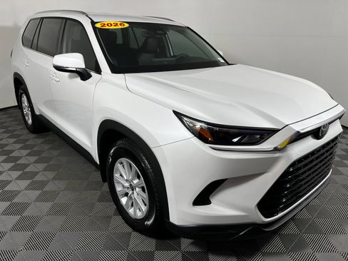 Used 2026 Toyota Grand Highlander XLE FWD image 3
