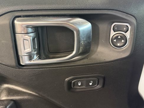 Used 2025 Jeep Gladiator Sport AWD/4WD image 20