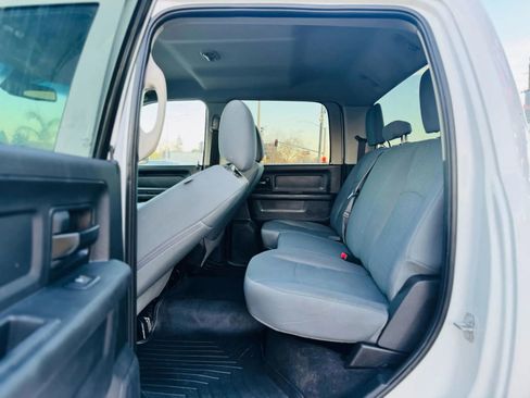 Used 2018 RAM 2500 Tradesman w/ Chrome Appearance Group image 11