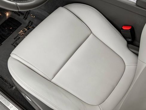 Used 2019 Jaguar XE Premium image 14