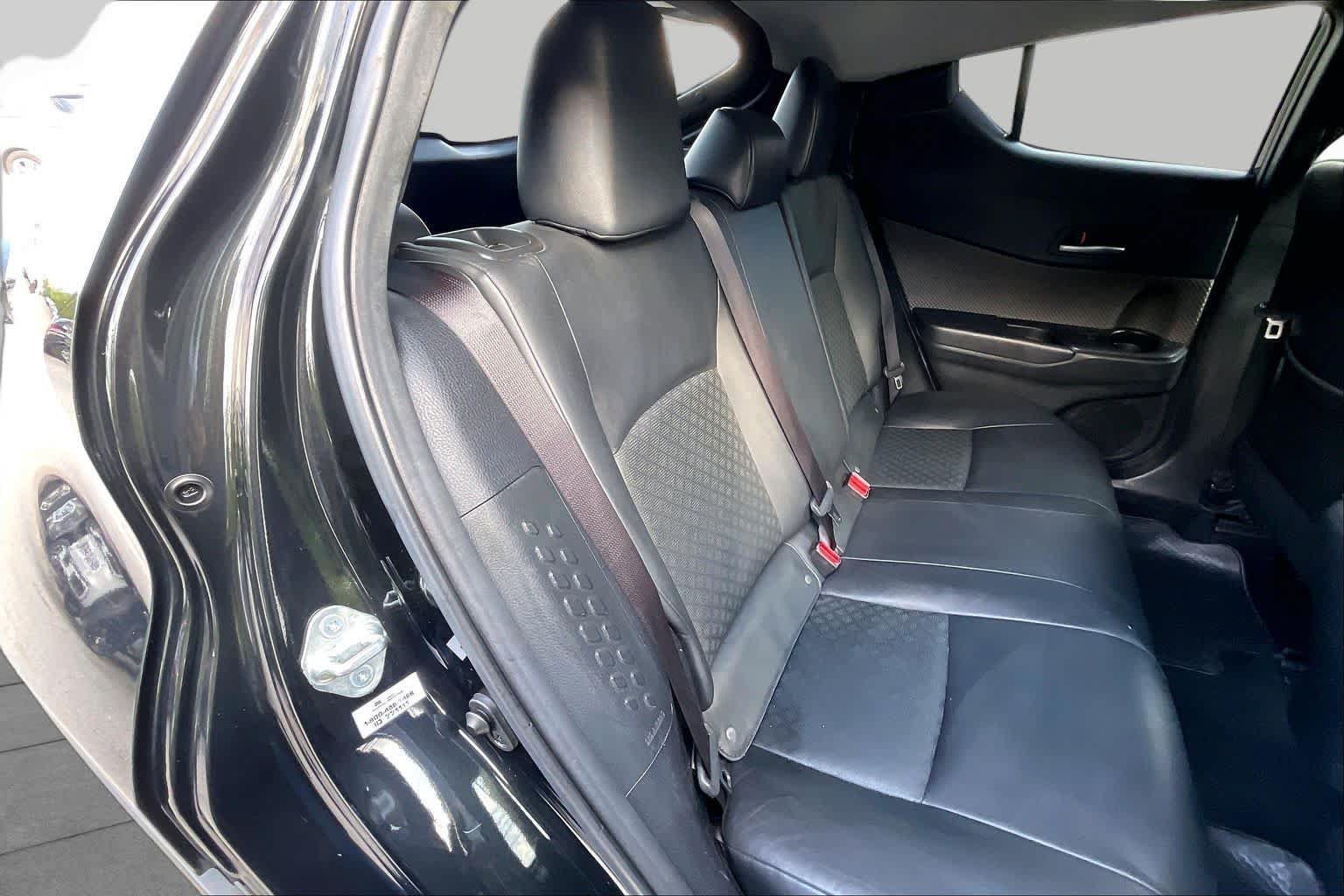 Used 2020 Toyota C-HR Limited FWD image 33