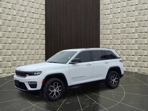 Used 2023 Jeep Grand Cherokee Limited AWD/4WD image 9
