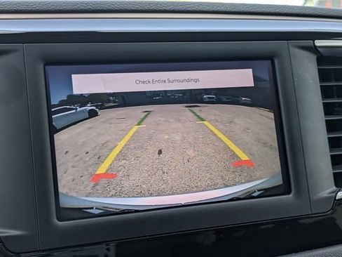Used 2022 Chrysler Voyager LX FWD image 29