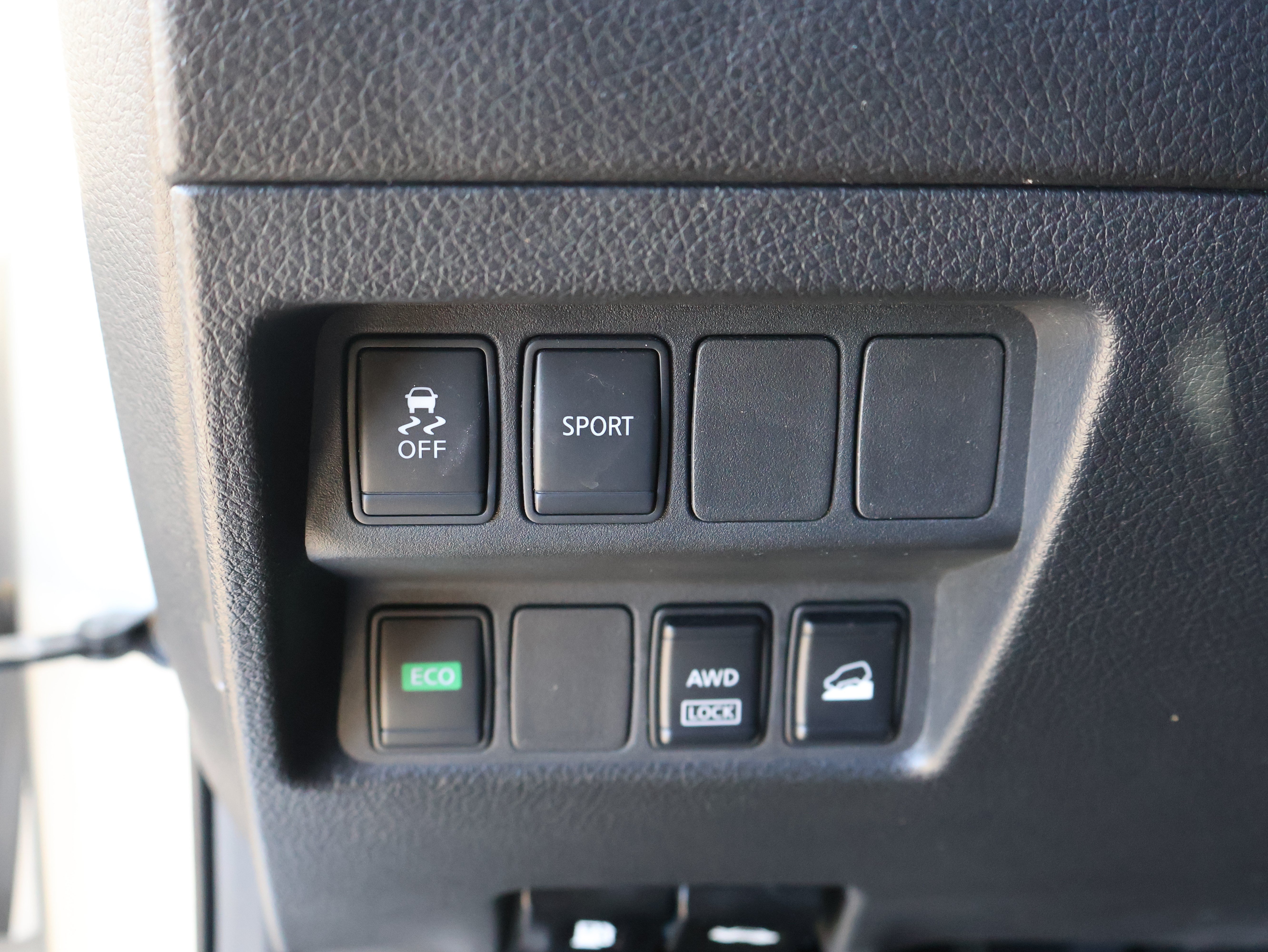 Used 2015 Nissan Rogue SV AWD/4WD image 27