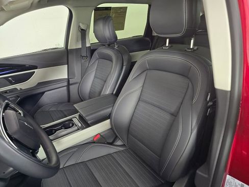 Used 2025 Lincoln Nautilus Reserve image 21