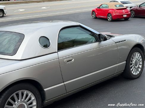 Used 2004 Ford Thunderbird image 29