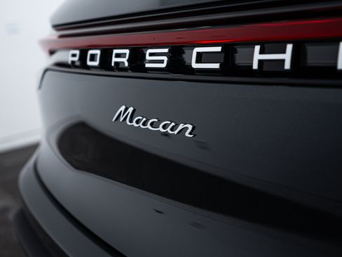 Certified 2025 Porsche Macan image 22
