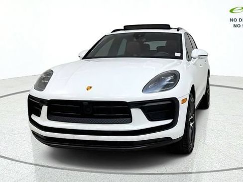 Used 2024 Porsche Macan w/ Premium Plus Package AWD/4WD image 3
