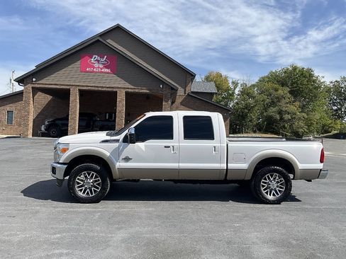 Used 2011 Ford F250 Lariat w/ Lariat Ultimate Pkg AWD/4WD image 2
