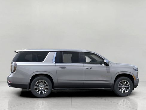 New 2026 Chevrolet Suburban Premier image 5