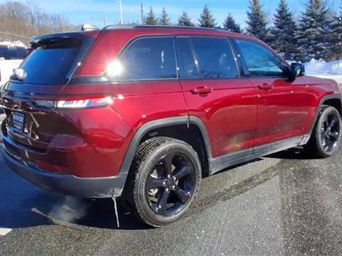 Certified 2024 Jeep Grand Cherokee Altitude image 8