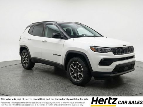 Used 2025 Jeep Compass Trailhawk AWD/4WD image 1