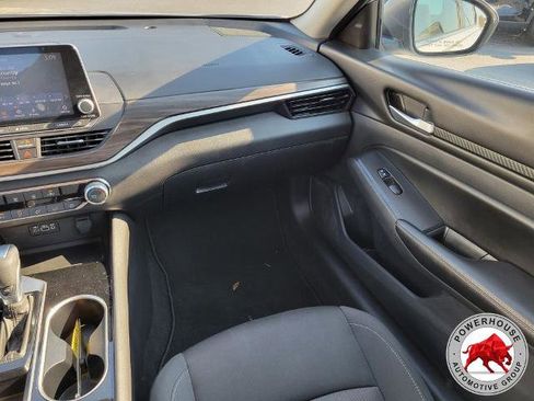 Used 2024 Nissan Altima 2.5 SV image 16