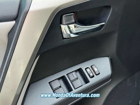 Used 2018 Toyota RAV4 XLE FWD image 22