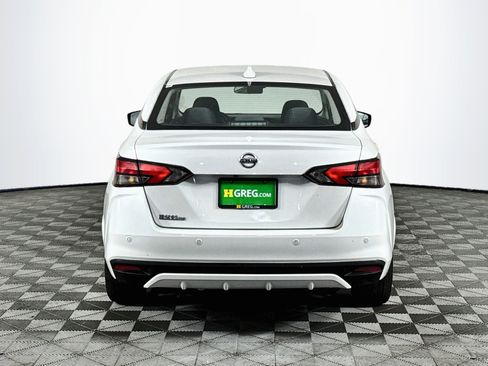 Used 2022 Nissan Versa SV FWD image 54