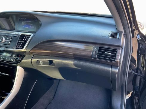 Used 2017 Honda Accord Hybrid Sedan image 19