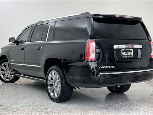 Used 2018 GMC Yukon XL Denali image 16