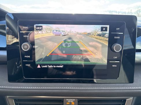 New 2026 Volkswagen Taos SE image 18