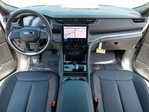 New 2025 Jeep Grand Cherokee Limited w/ Black Appearance Package AWD/4WD image 9